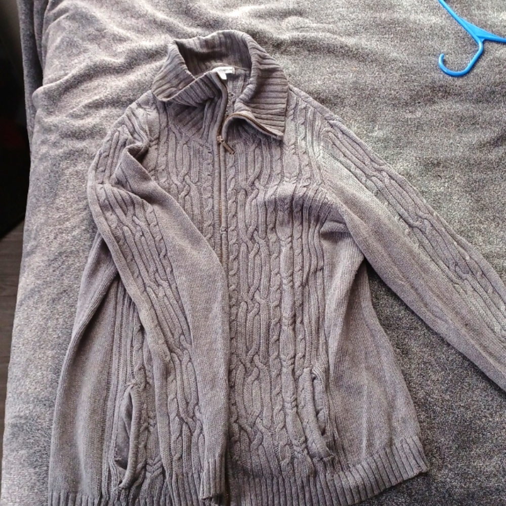 Croft & Borrow, Xl womens Cable knit, zip up cardigan in grey.